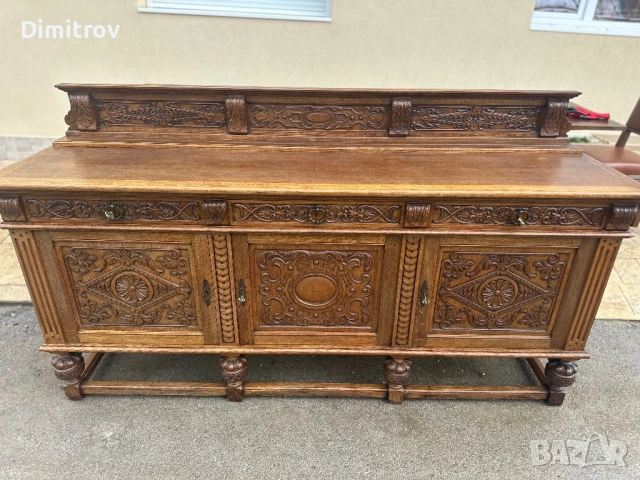 Масивна ретро креденца / бюфет с дърворезба и заключващи се чекмеджета, снимка 2 - Бюфети - 53958341