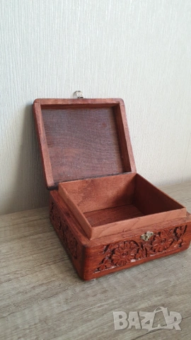 Стара дървена кутия с дърворезба, снимка 6 - Антикварни и старинни предмети - 53411137