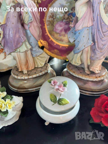 Бижутерката” прелестна  бижутерка на три крачета, немска, с великолепни 3D рози Код P2217, снимка 5 - Подаръци за жени - 54210941