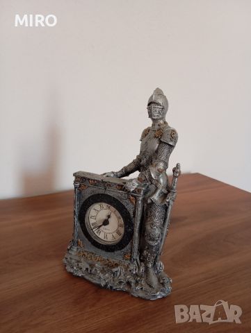 Статуетка Часовник , снимка 3 - Други стоки за дома - 46401295
