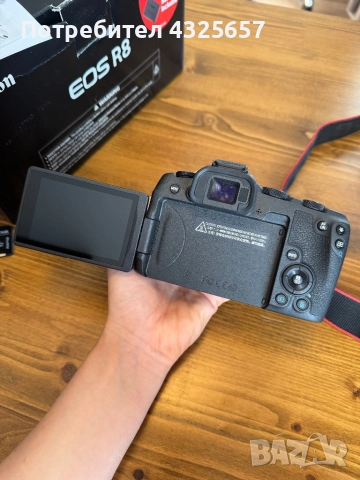 Canon R8 + 50mm 1.8 + пълен фотографски комплект + гаранция. Като нов, снимка 5 - Фотоапарати - 52011529