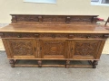 Масивна ретро креденца / бюфет с дърворезба и заключващи се чекмеджета, снимка 2