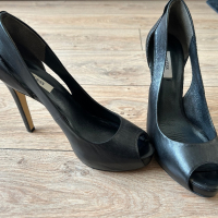 Дамски обувки на висок ток GUESS, снимка 4 - Дамски обувки на ток - 44993401