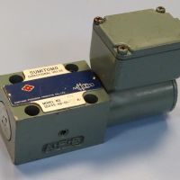 Хидравличен разпределител SUMITOMO SD4GS-AB-01-100AZ-12 directional valve 100V, снимка 6 - Резервни части за машини - 45239132