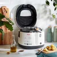 Фритюрник Tefal с филтрираща система на олио 1900 W, снимка 2 - Фритюрници - 45401136