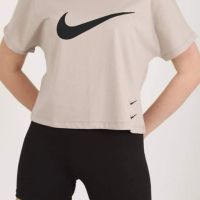 Дамска тениска Nike, снимка 2 - Тениски - 45914773