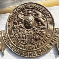 Страхотна стара бронзова английска емблема от пожарна - пожарникарска, снимка 2 - Антикварни и старинни предмети - 44959411