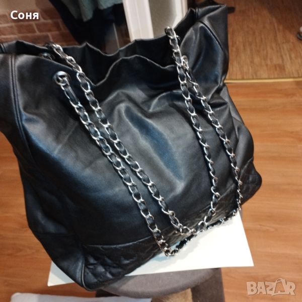 Дамска чанта в черно, кожена с  дръжки  тип верижки, снимка 1