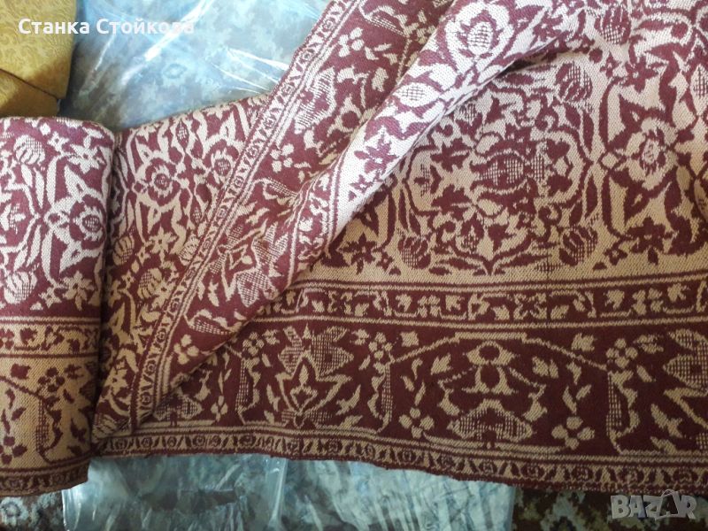 Вълнен килим /двуцветен/ вишнево и бежево/, снимка 1