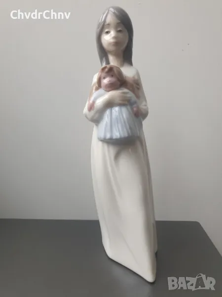 НАО ЛАДРО испанска порцеланова фигура на момиче с кукла-играчка/NAO Lladro статуетка 24см, снимка 1