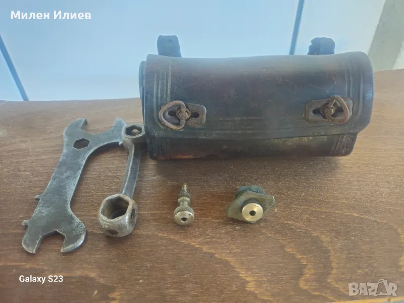 Стара кожена чантичка за велосипед с инструменти. , снимка 1