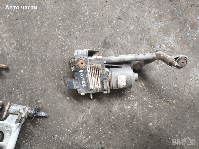 Лостче и моторче за предни чистачки за Volkswagen Touran I 2006 0390241718 Ltr8450, снимка 1