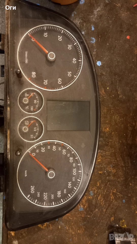 Километражно табло VW Touran 1T0920 874E / V0002000, снимка 1