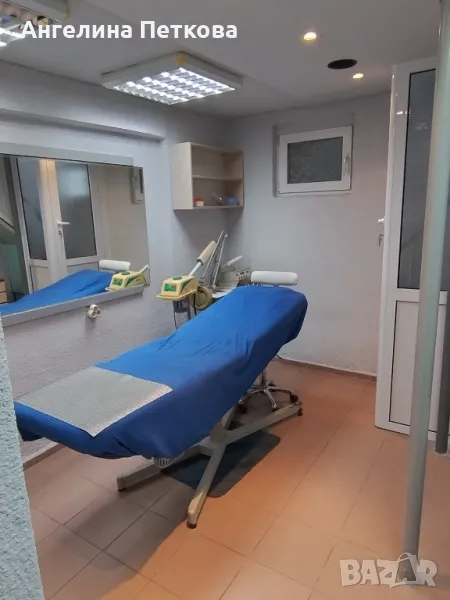 давам под наем работно място за козметика или масаж , снимка 1