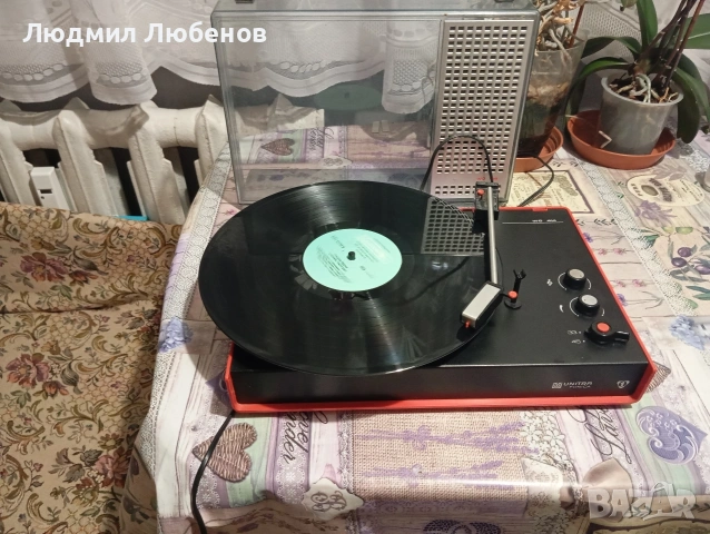 Малък преносим грамофон Unitra от 1977г., снимка 2 - Грамофони - 53373369