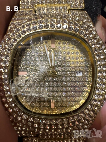 ЧАСОВНИК ОТ ВИСОК КЛАС В ЗЛАТЕН ЦВЯТ 