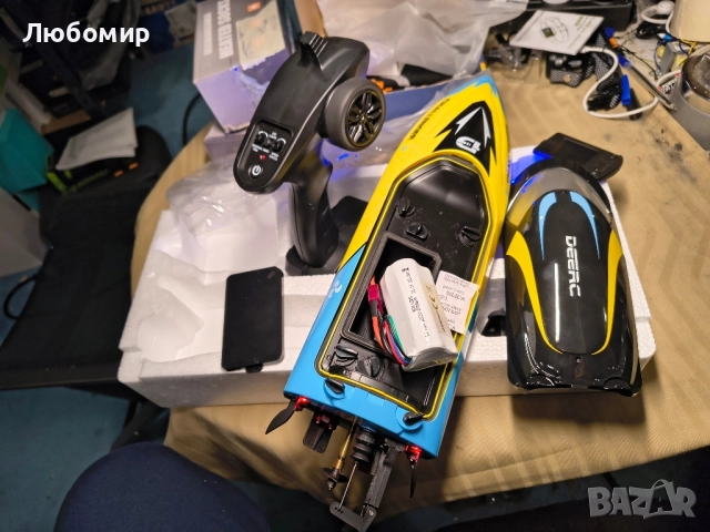 Безчеткова RC лодка, бърза лодка с дистанционно управление, скорост над 30 мили в час с аларма, снимка 4 - Електрически играчки - 52066652