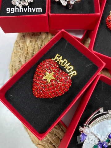 Брошки с кутия, снимка 9 - Други - 53605741
