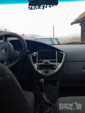 Kia Carens 2.0 CRDI, снимка 5 - Автомобили и джипове - 54015079