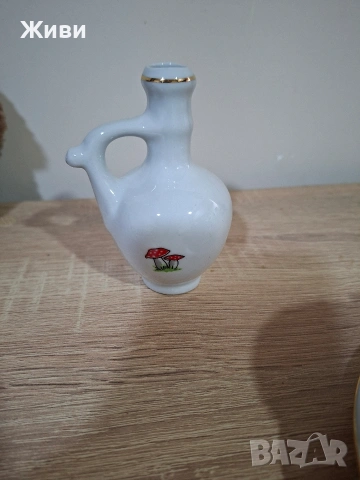 Порцеланова стомничка!