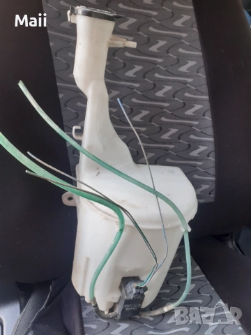 Казанче за чистачки с машинка за Toyota  Yaris , снимка 2 - Части - 53687809