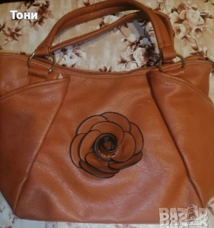 Нова Кожена Дамска Чанта с Цвете , снимка 4 - Чанти - 50775638