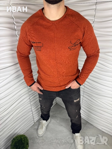 Мъжка блуза в оранжев цвят с черен надпис отпред