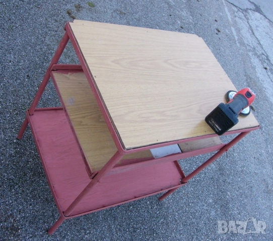 Българска Метална Шлосерска Работна МАСА 69x50,5x74см 29кг Дървен Плот Тезгях Стелажи Рафтове БАРТЕР, снимка 2 - Други инструменти - 51947113