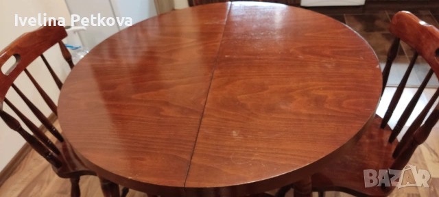 Трапезна разтегателна маса с четири стола 