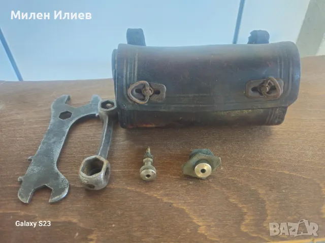 Стара кожена чантичка за велосипед с инструменти. , снимка 1