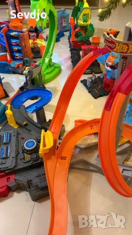 Hot WHeels град за игра, снимка 2 - Коли, камиони, мотори, писти - 52956188