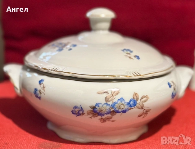 Емблематичен български порцеланов сервиз 