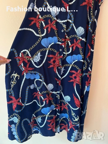 Дълга сатенена ефирна рокля с морски десен в тъмно син цвят M / L размер на марката Calliope 👗👗👗, снимка 5 - Рокли - 52052140