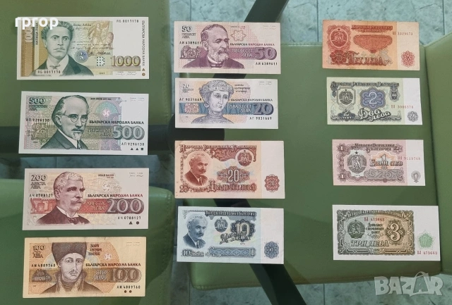 Много запазени стари банкноти . България. 12 броя . 100,500, 1000 и 3 лева 1951 г. са UNC. 