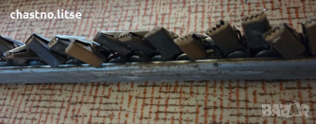 Железен корниз с винтове за мониране