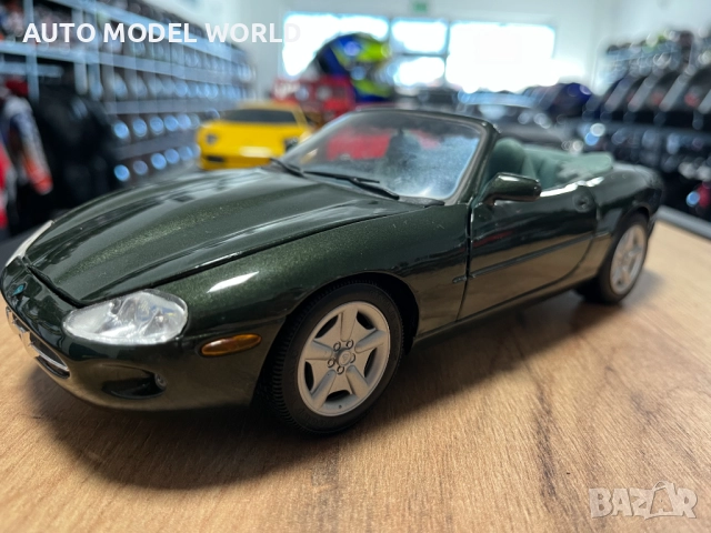 Метална колекционерска количка модел JAGUAR XK-8 Cabriolet 2000г.1:18