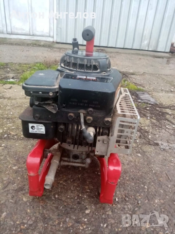 Продавам Briggs & Stratton 35 Classic Моторна Помпа за Масло, снимка 2 - Други машини и части - 53443165