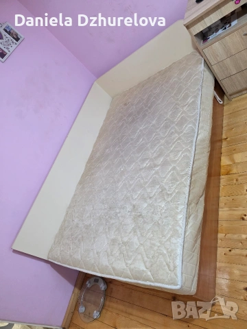 Продавам Приста с матрак, повдигащ механизъм и ракла, снимка 2 - Спални и легла - 53141653