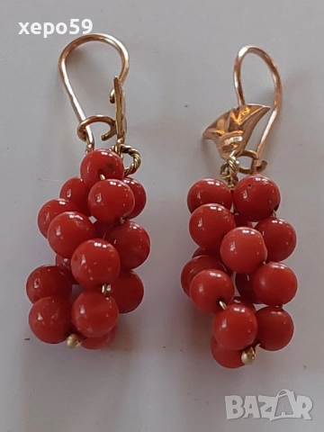 Дамски златни 18 каратови обеци с натурални корали