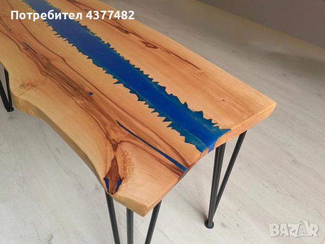 Холна маса от масивно дърво и епоксидна смола 