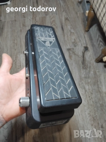 Продавам  ла ефект за китара на behringer