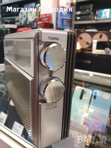 Радио ITT TINY 200 В отлично техническо и визуално състояние., снимка 6 - Радиокасетофони, транзистори - 46056352