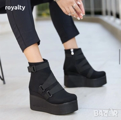 Боти на платформа - черен велур