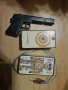Стари играчки пистолет и сметало , снимка 1