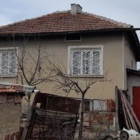 Къща с двор в Зимница, снимка 2 - Къщи - 45095427
