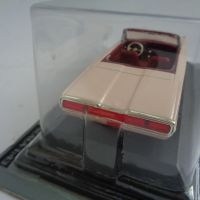  1:43 FORD THUNDERBIRD 1966 ИГРАЧКА КОЛИЧКА МОДЕЛ, снимка 4 - Колекции - 46007621