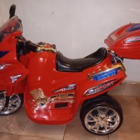 Детски мотор с акумулатор, снимка 1 - Електрически играчки - 45656539