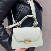 Елегантна фешън чанта с авнгардни дръжки в модерни цветове, снимка 1 - Чанти - 45114001