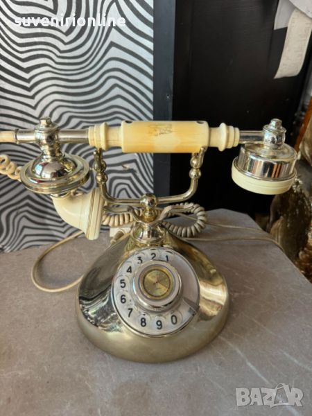 Стар колекционерски телефон с часовник , снимка 1