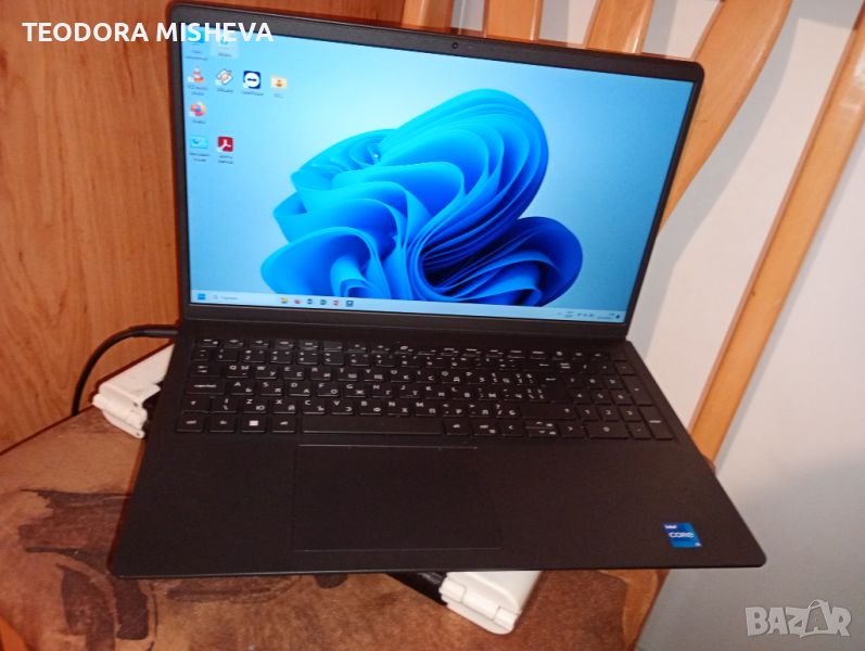 Dell Vostro 3520, снимка 1